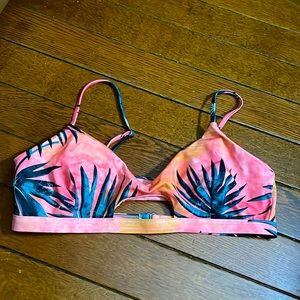 NWOT Billabong bikini top